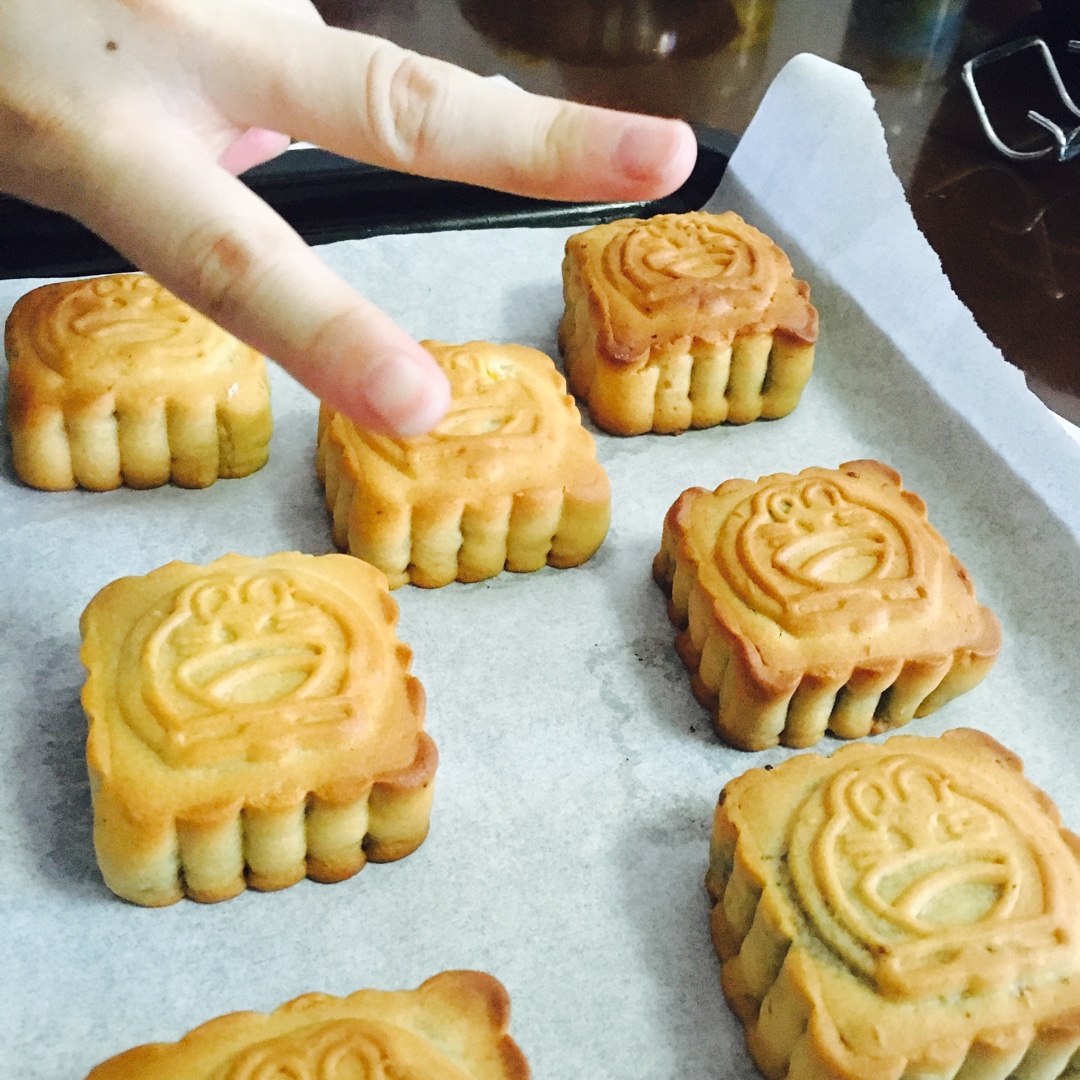广式月饼—蛋黄莲蓉月饼
