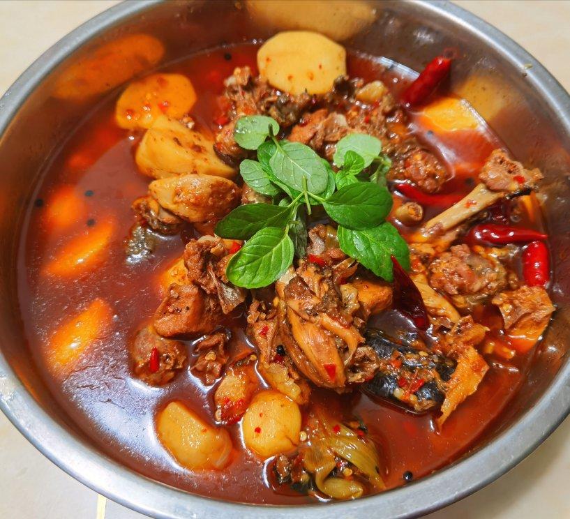 重庆李子坝梁山鸡芋儿烧鸡总之一看就会超级好吃的红烧鸡啦