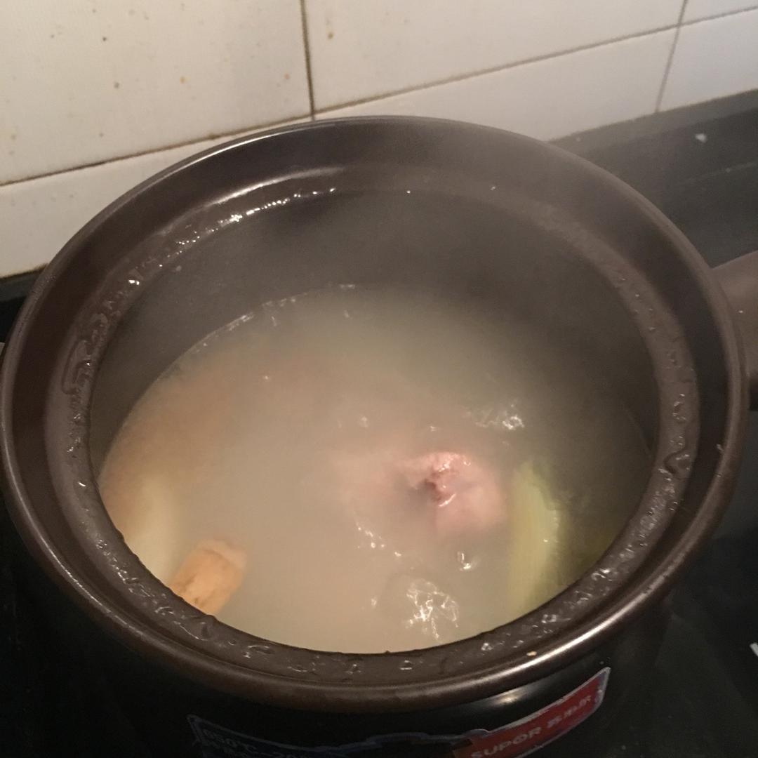 最单纯的大骨头汤