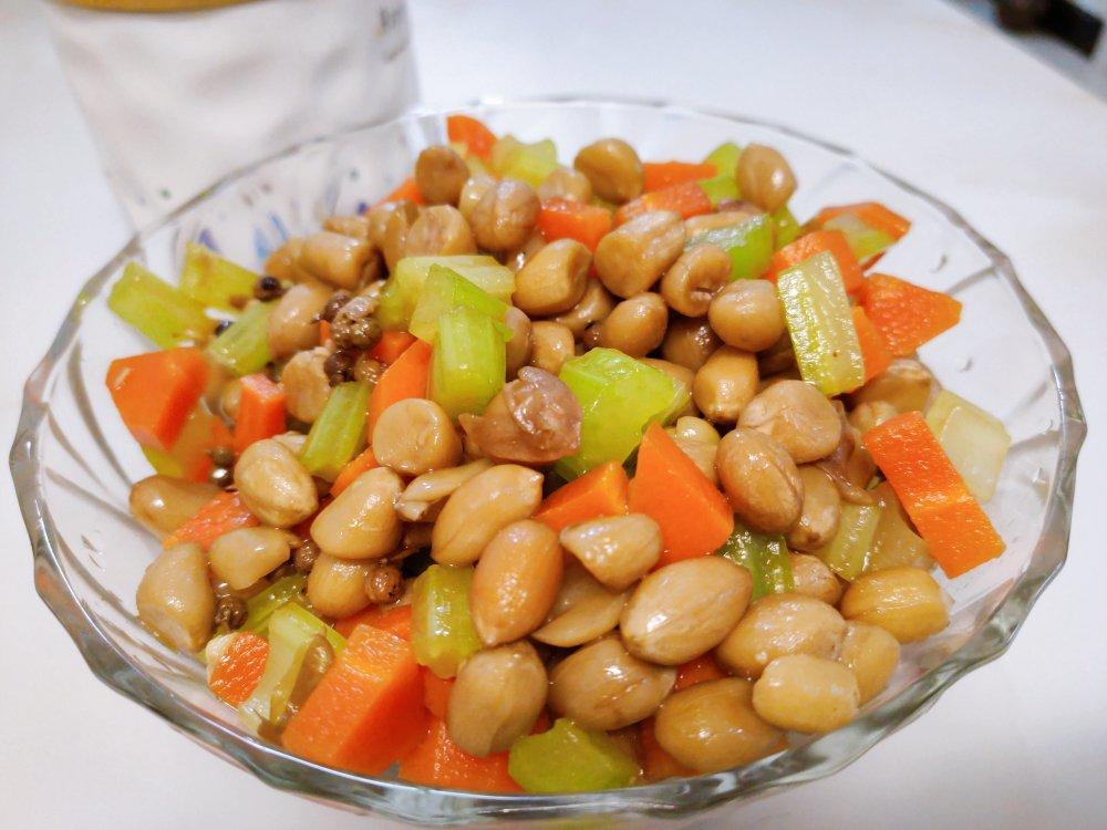 凉拌芹菜花生米胡萝卜
