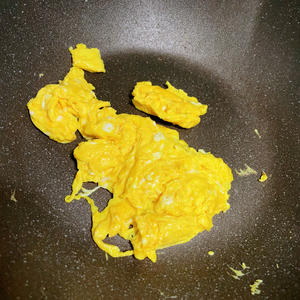 🍄赤松茸虾仁炒蛋🍤#赤松茸吃法 减脂的做法 步骤2