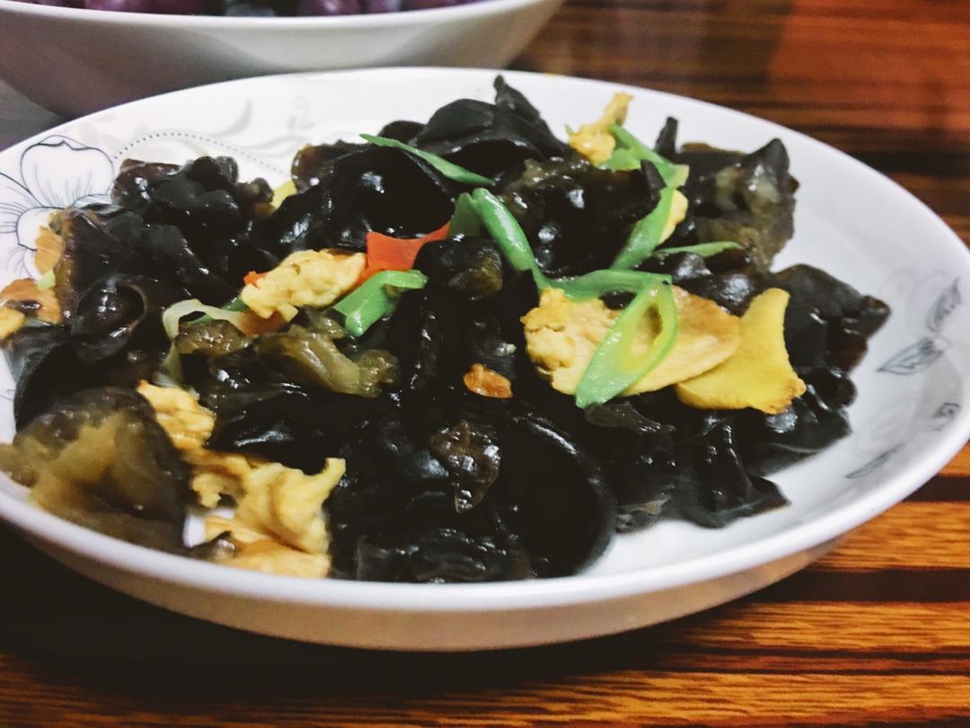 葱烧木耳炒肉