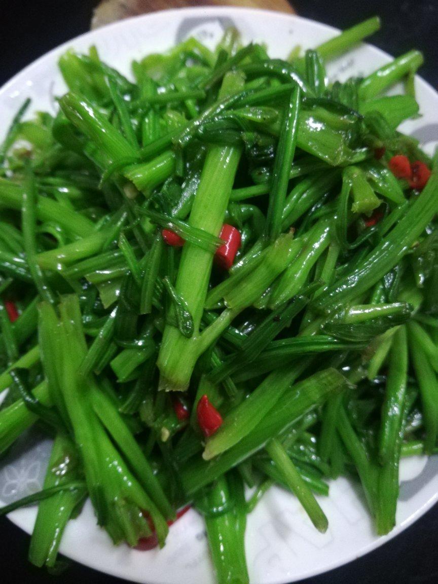 素炒菠菜梗