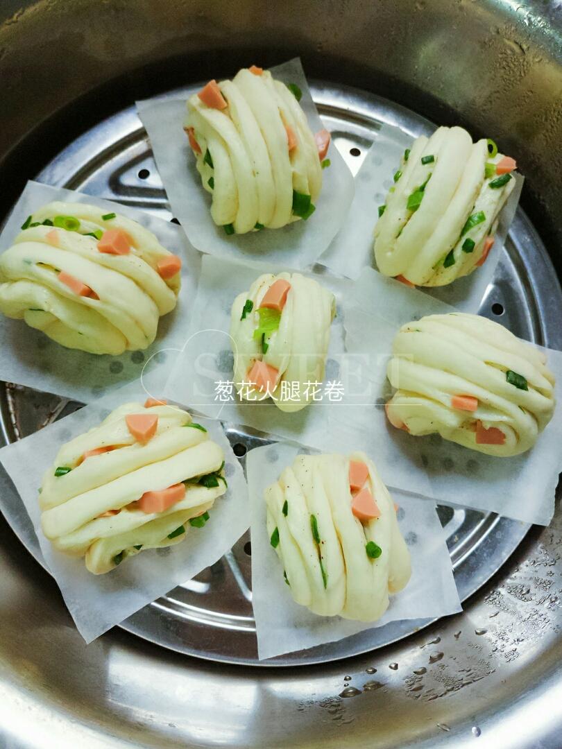 最好吃的火腿葱香花卷—附让葱不变黄的小窍门