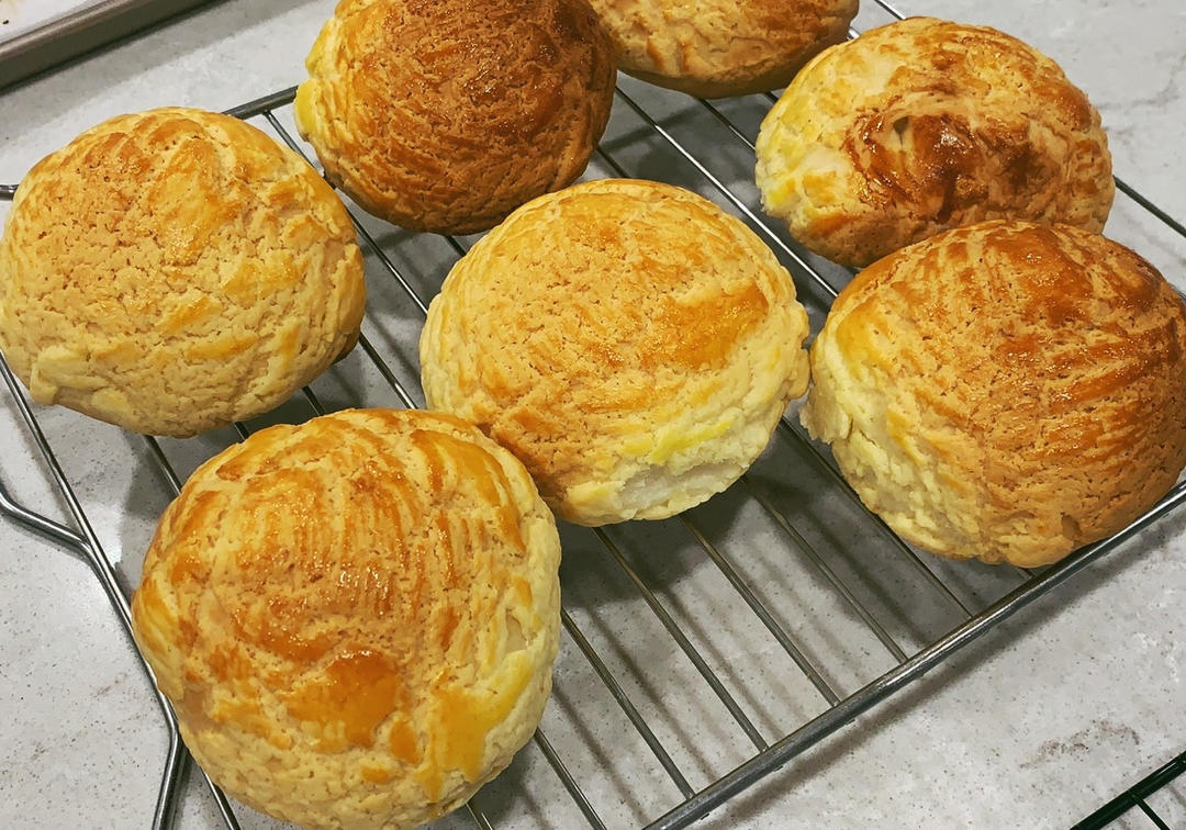 好吃到炸裂的港式菠萝包（附带制作酥皮的小视频）