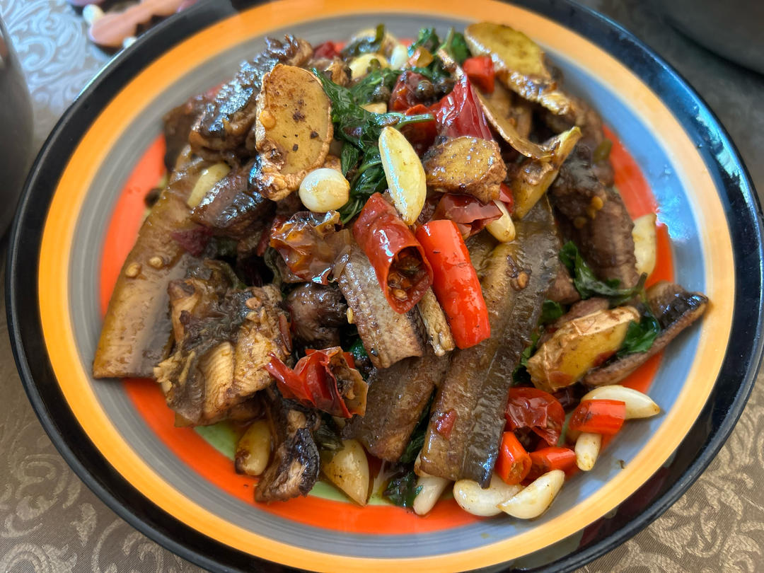 从小吃到大的大蒜烧鳝鱼（绿茶，薄荷是关键）