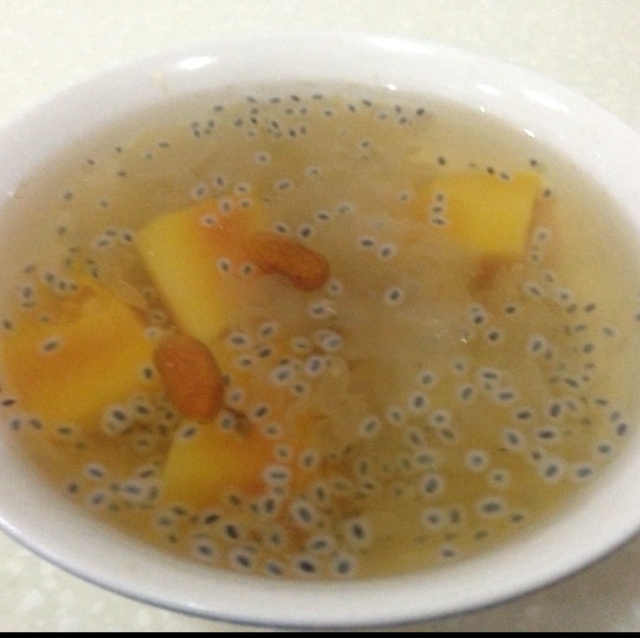 木瓜枸杞银耳汤