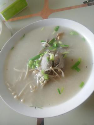 蛤蜊金针菇汤的做法 步骤1