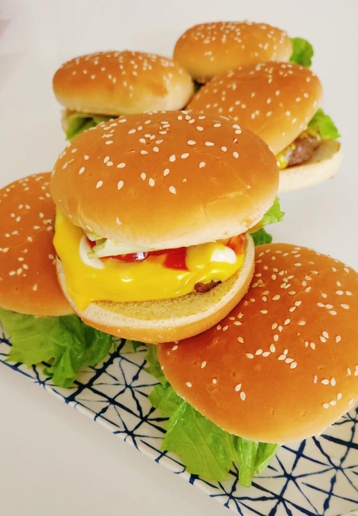 牛肉汉堡 煎出香嫩多汁的牛肉饼