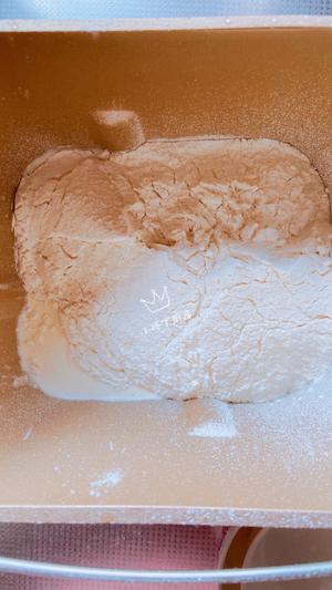 超软糯的淡奶油版吐司「面包机揉面版」的做法 步骤3