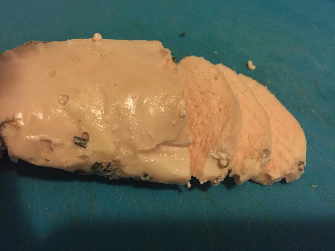 用保温烧水壶低温慢煮鸡胸肉的做法
