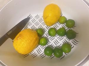 网红金桔柠檬百香果果汁🍹的做法 步骤1