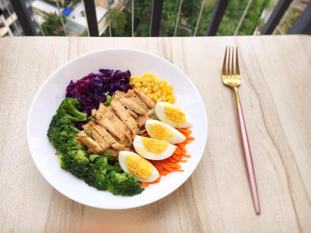 高蛋白美味低脂高颜值鸡胸肉蔬菜沙拉（超详细视频）