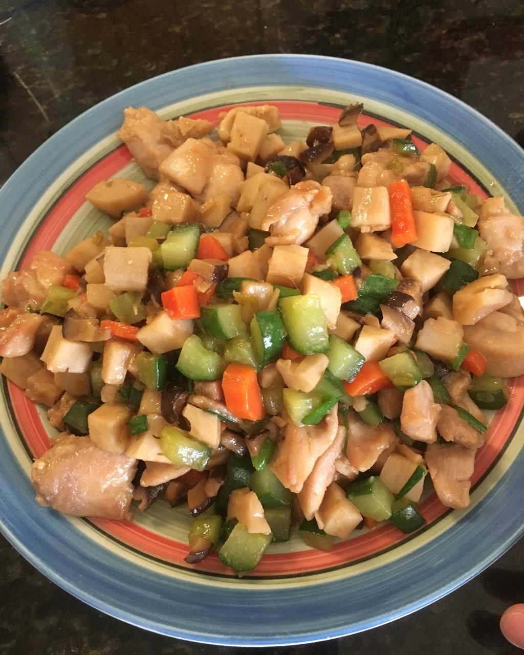 脆藕炒鸡米