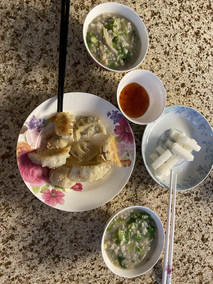 妈妈👩教我做的皮蛋瘦肉粥🥣简单快捷美味😋