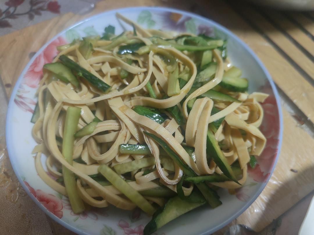 凉拌黄瓜豆皮