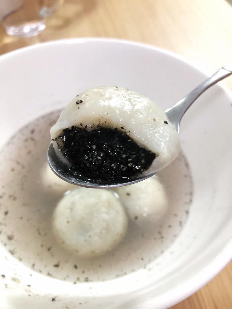 黑芝麻汤圆