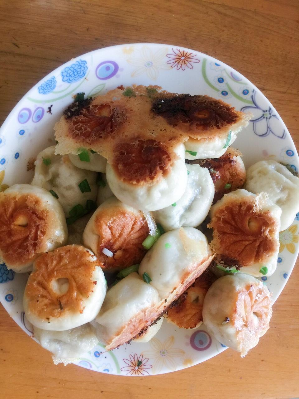 芝麻香葱虾仁生煎包