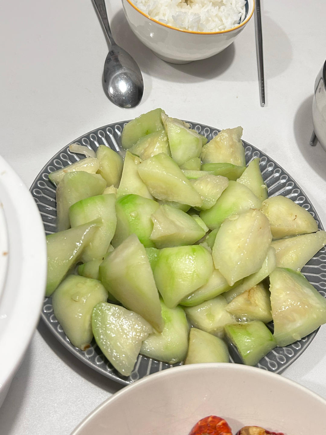 素炒丝瓜|这样做绝了！简单又好吃！