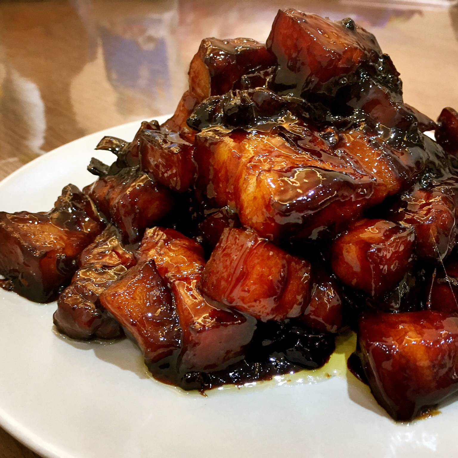 吃着碗里望着锅里的红烧肉