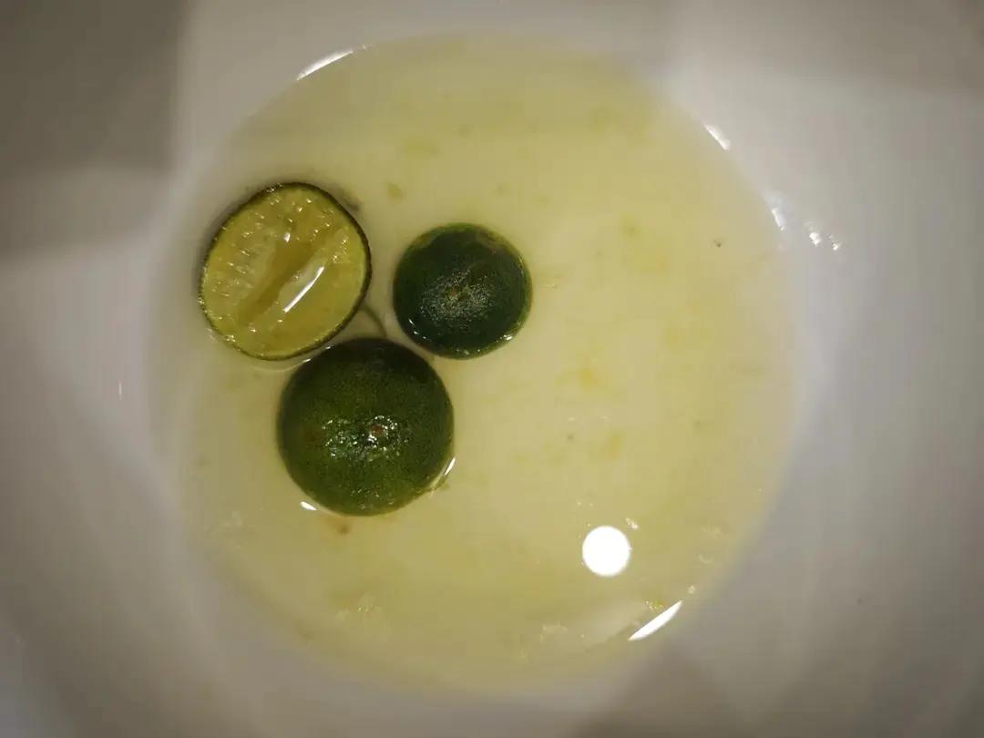 冰冰凉的新加坡酸柑水