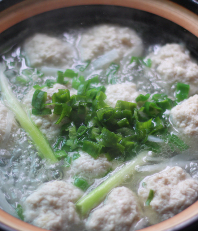 【10分钟系列】白萝卜豆腐圆子汤