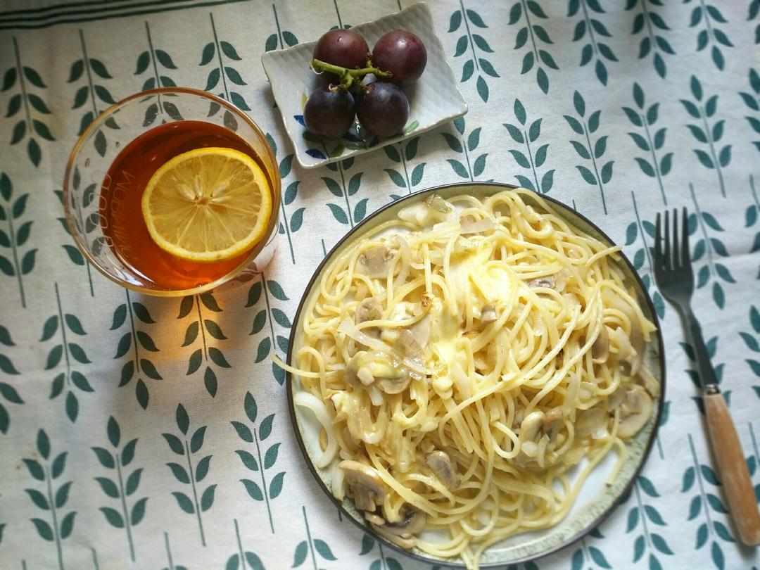 奶油培根蘑菇意面