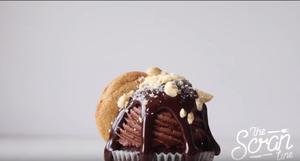 Ultimate Nutella Cupcake
榛子巧克力酱杯子蛋糕的做法 步骤14