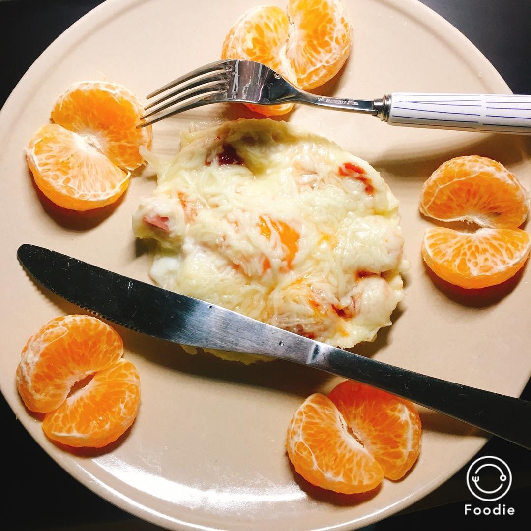 只需摆好材料去微波！惊艳全家的早餐端上桌：香肠奶酪烘蛋