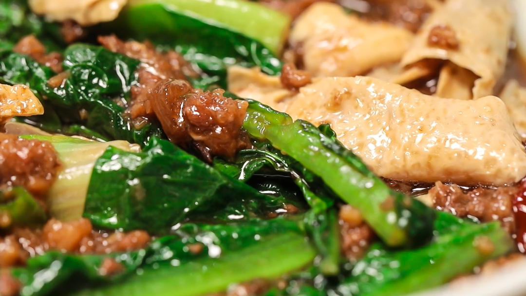 【肉燥豆皮油麦菜】蔬菜谁还清炒啊？换个搭档，分分钟光盘！的做法