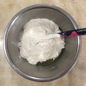 不用转化糖浆的广式月饼（不裂 不塌 不缩腰）的做法 步骤2
