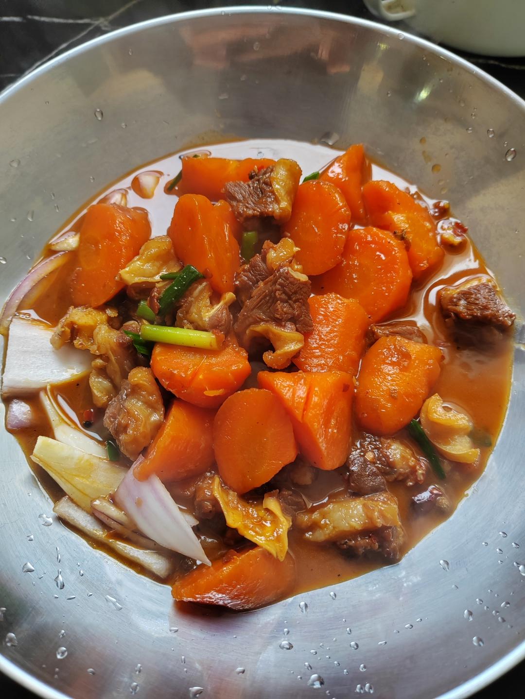胡萝卜土豆烧牛腩