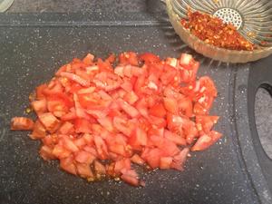 糍粑辣椒番茄丁汁浇土豆泥的做法 步骤2