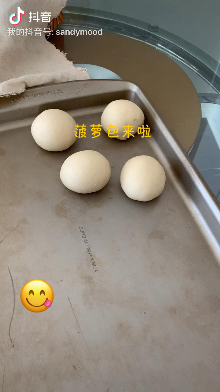 好吃到炸裂的港式菠萝包（附带制作酥皮的小视频）