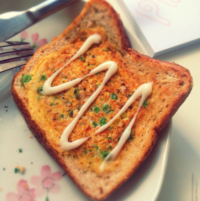 土司煎蛋 Egg-in-a-hole