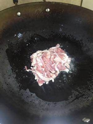 芦笋口蘑小炒肉的做法 步骤3