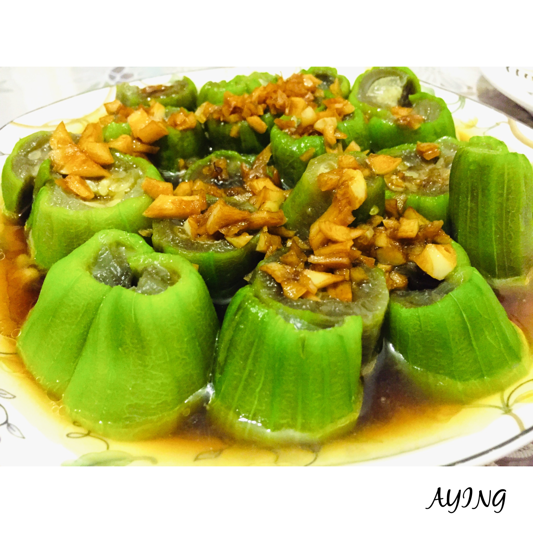 只需要五分钟就可以的美味蒜蓉蒸丝瓜