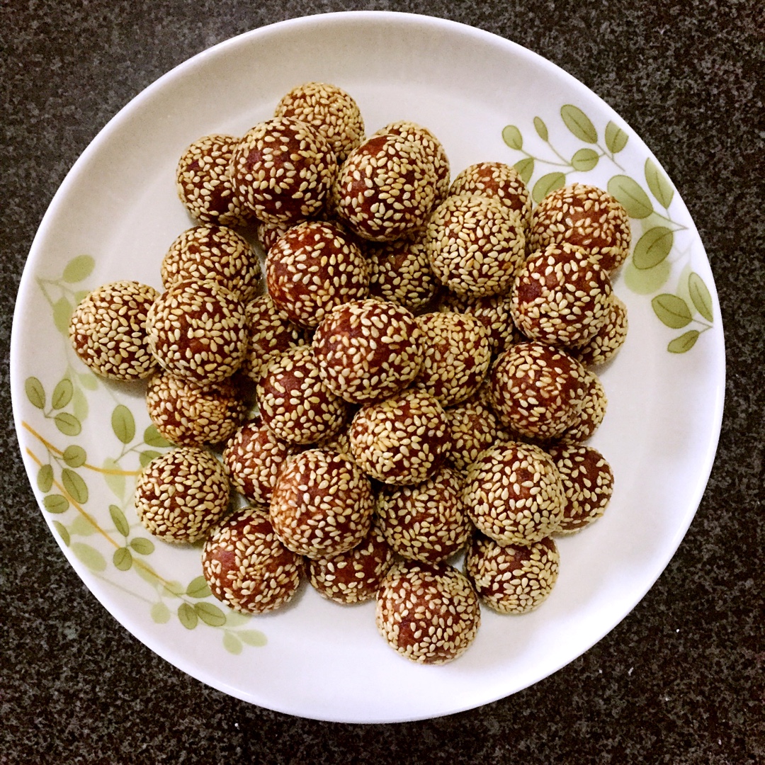 紫薯芝麻球