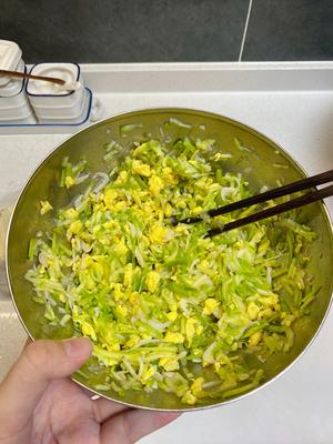 超级好吃的西葫芦鸡蛋素锅贴（馄饨皮版）的做法 步骤1