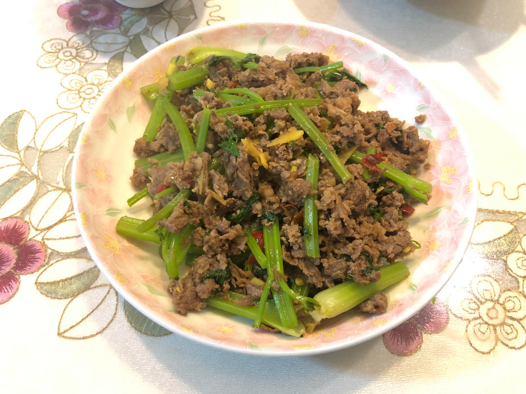 芹菜炒牛肉