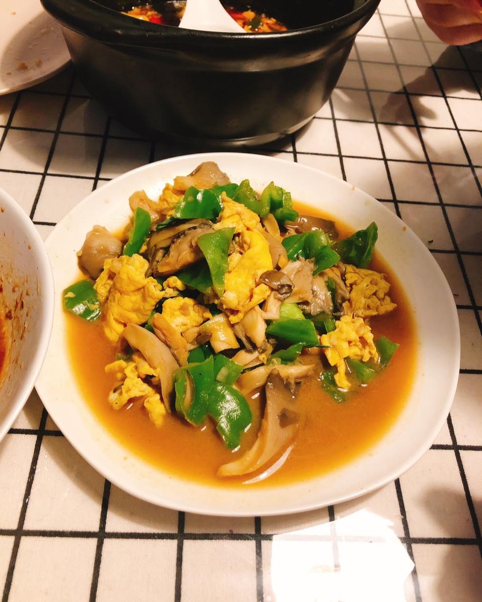 平菇青椒炒鸡蛋 好吃又营养的超快手家常菜