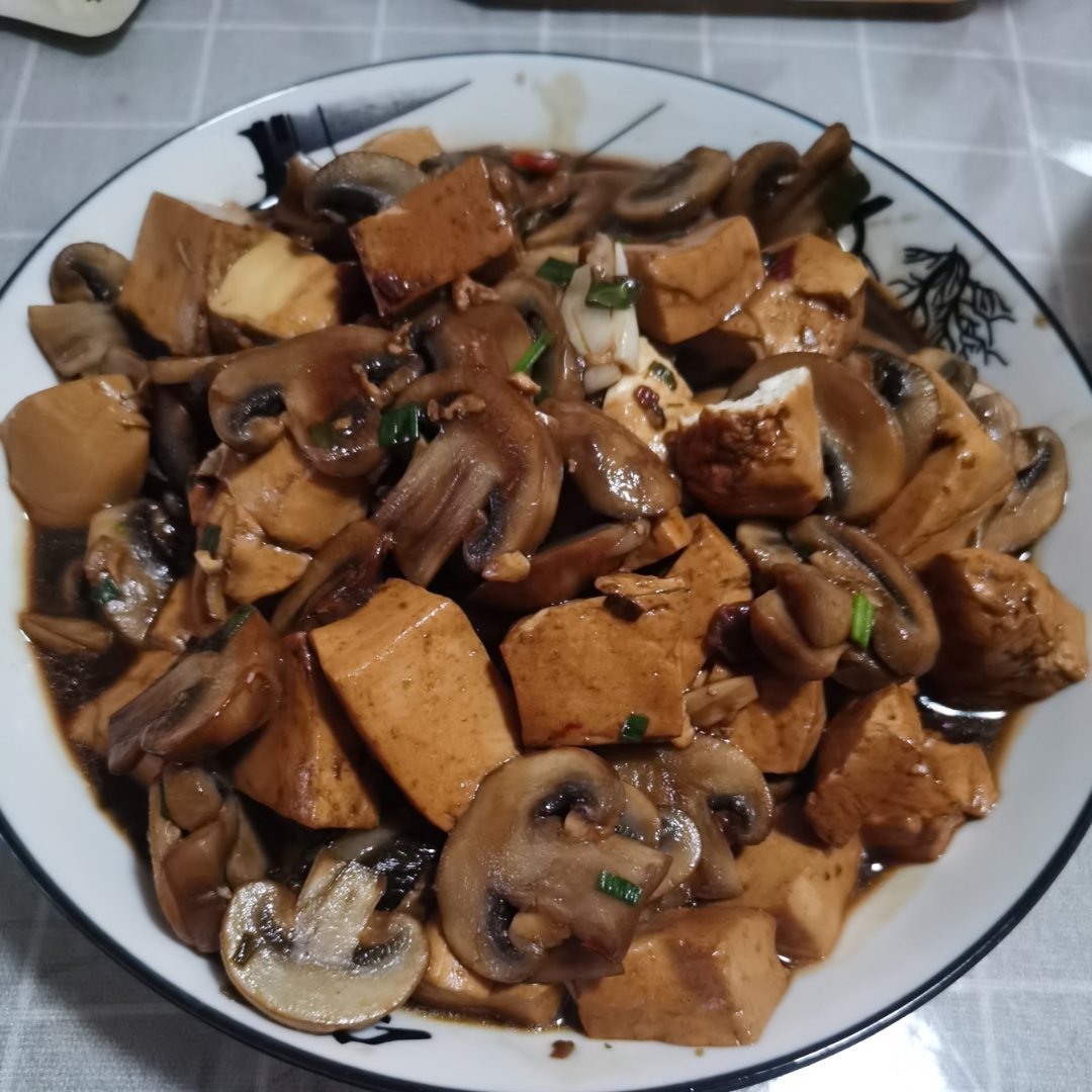 妈妈的家常菜，蘑菇烧豆腐，超下饭，比肉好吃