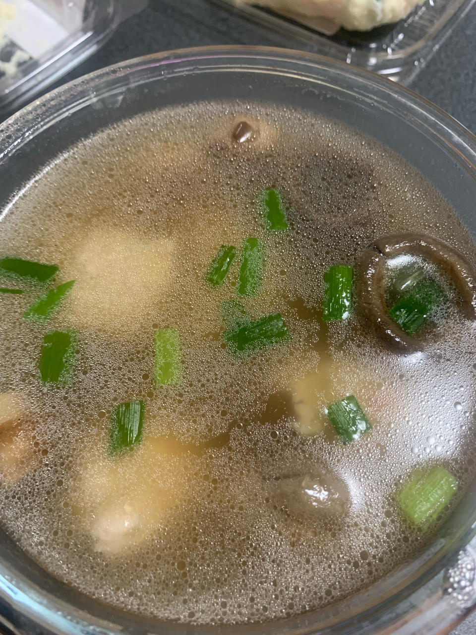 鲜掉眉毛口蘑汤