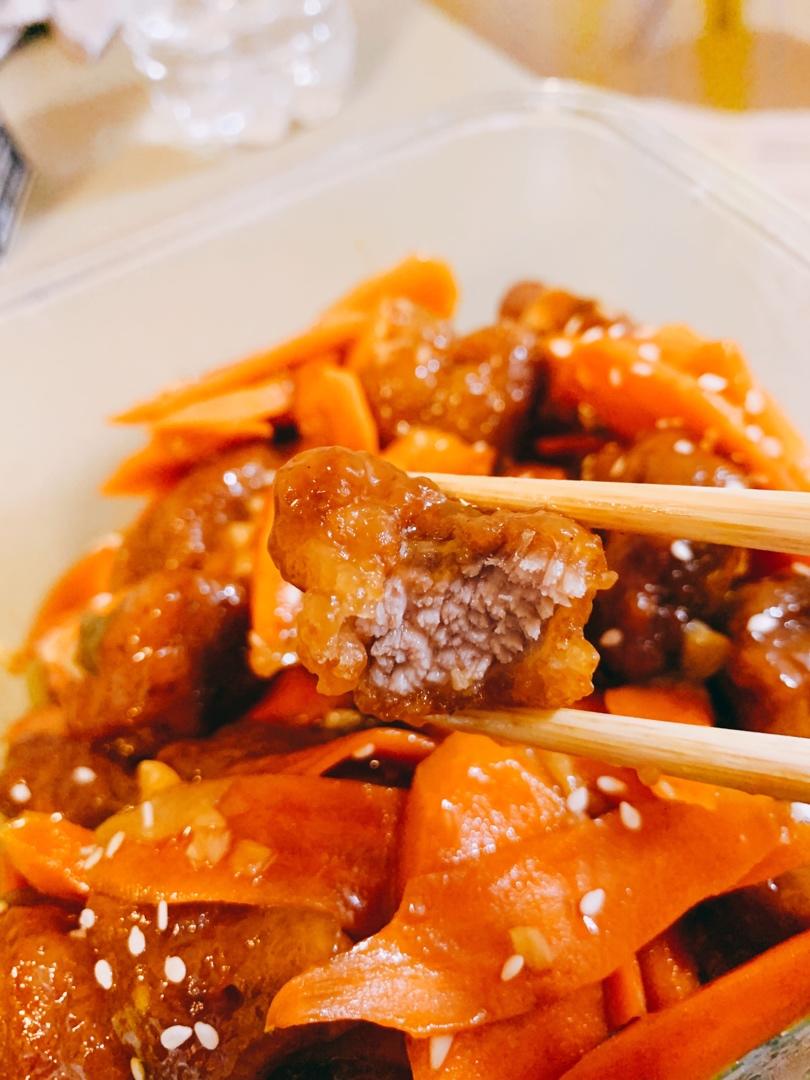 厨师长教你：“溜肉段”的家常做法，外酥里嫩唇齿留香