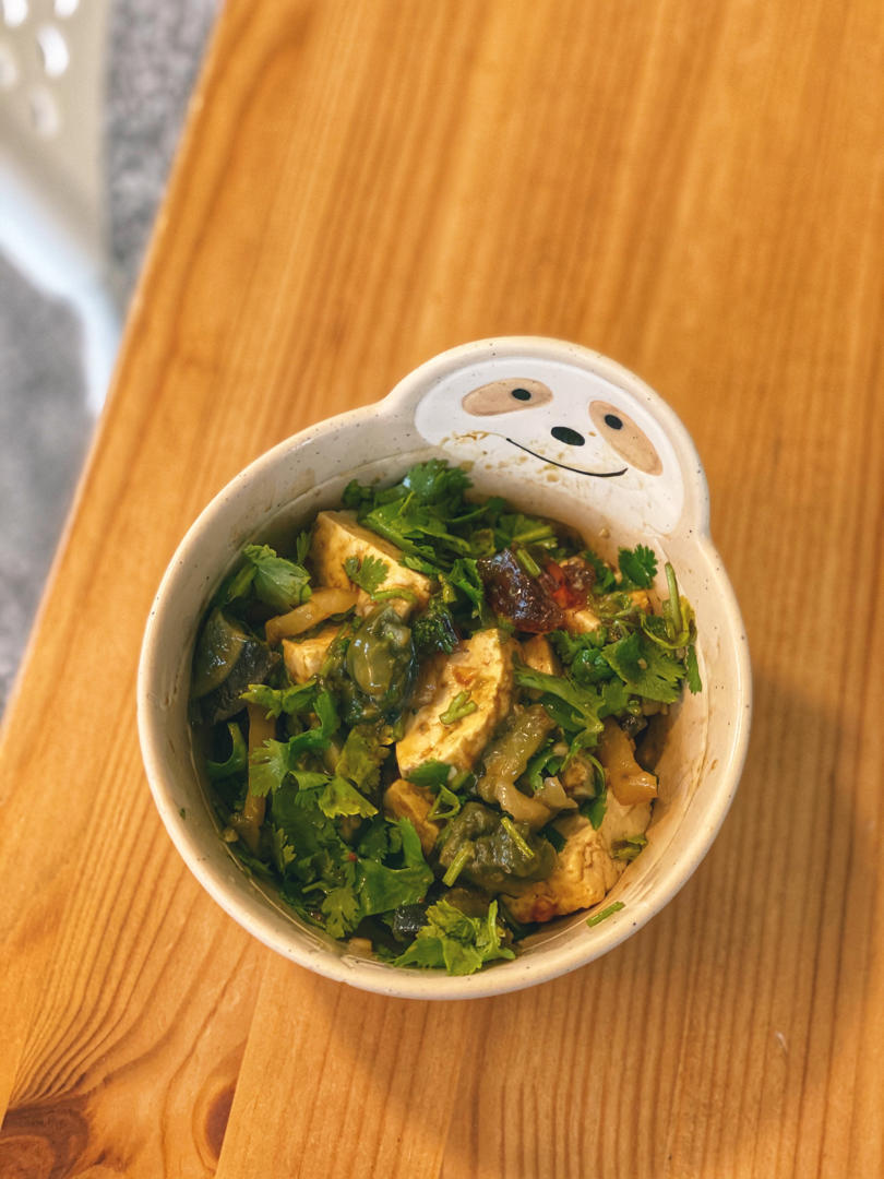 双椒拌皮蛋豆腐