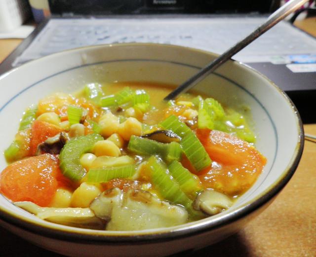 夜宵。蔬菜汤的做法