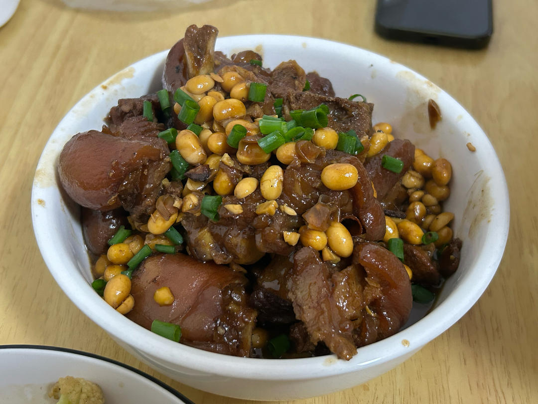 流口水的黄豆炖猪蹄