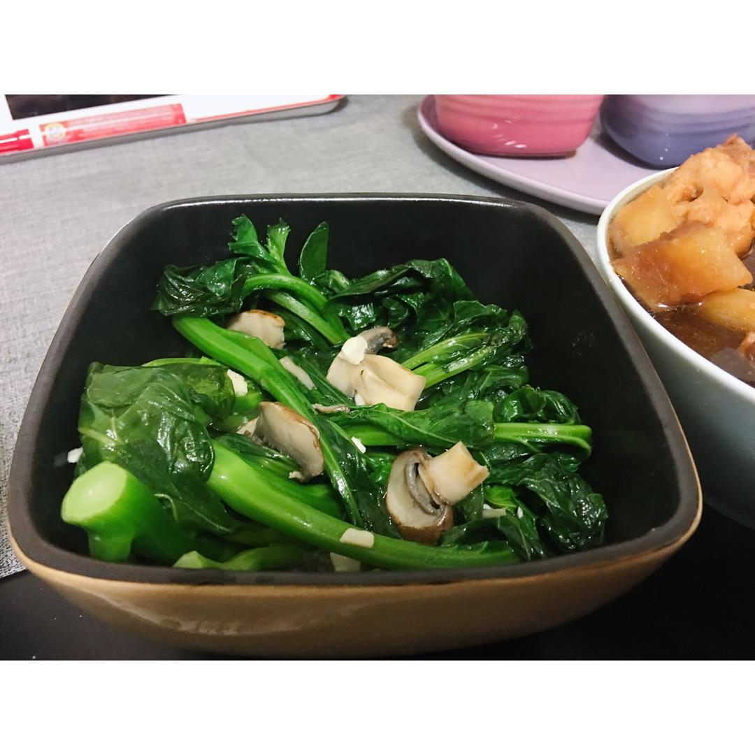 蘑菇炒青菜