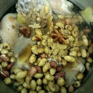 花生黄豆焖猪手的做法 步骤7