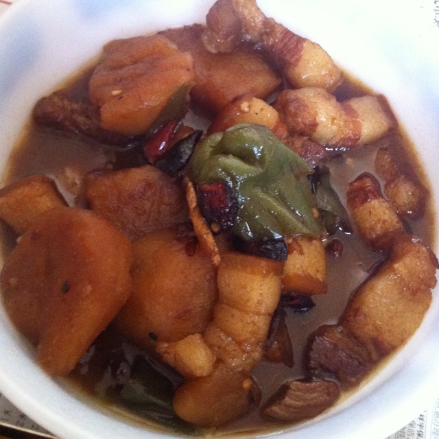 吃着碗里望着锅里的红烧肉